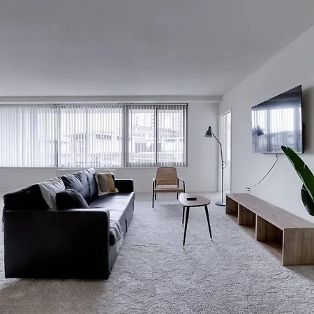 Modern & Spacious 2Br + Den Condo @Crystal City Arlington Extérieur photo