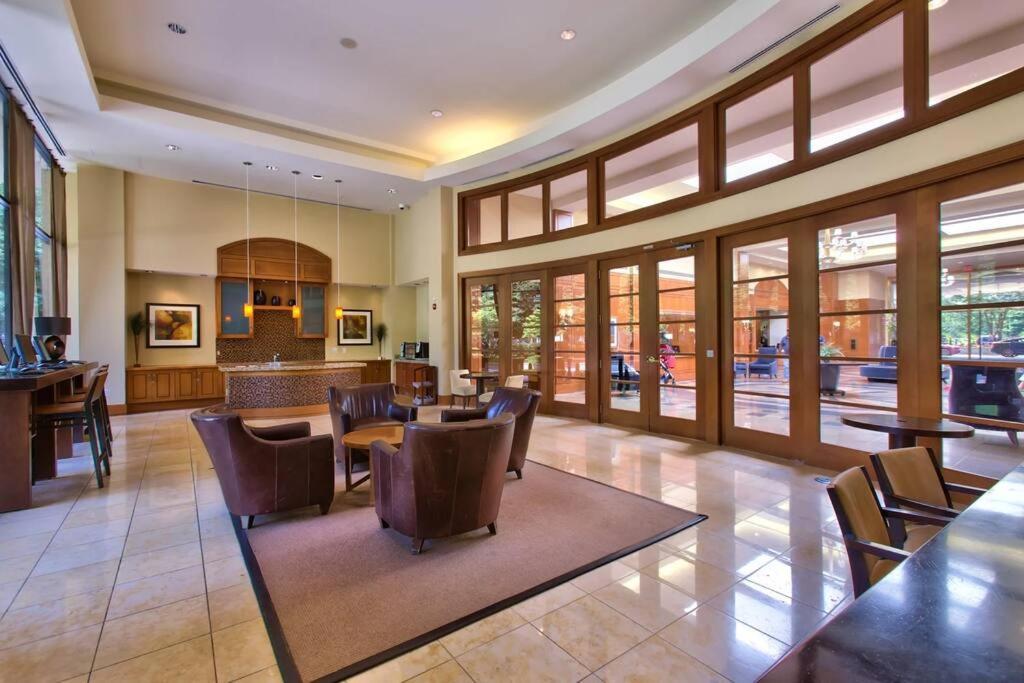 Appartement Modern & Spacious 2br + Den @crystal