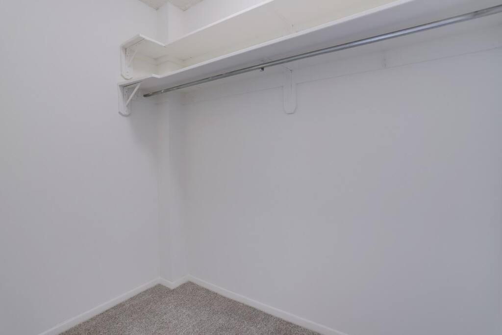 Modern & Spacious 2br + Den @crystal Appartement *
