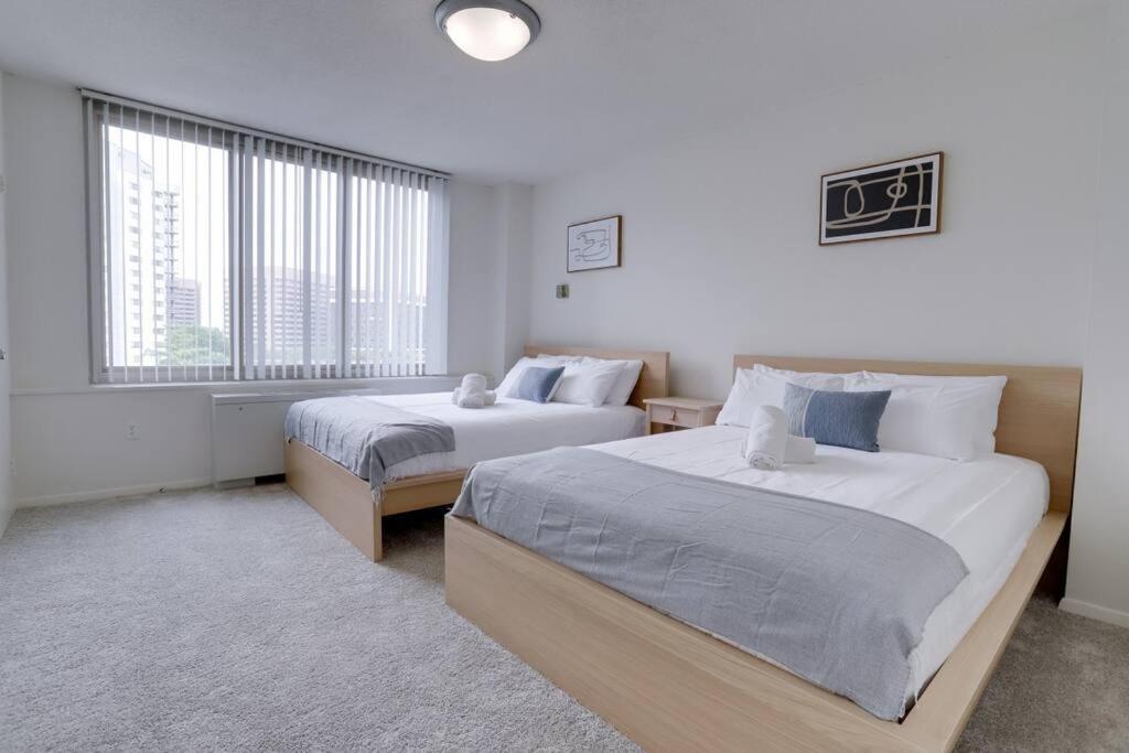 Modern & Spacious 2br + Den @crystal Appartement Arlington